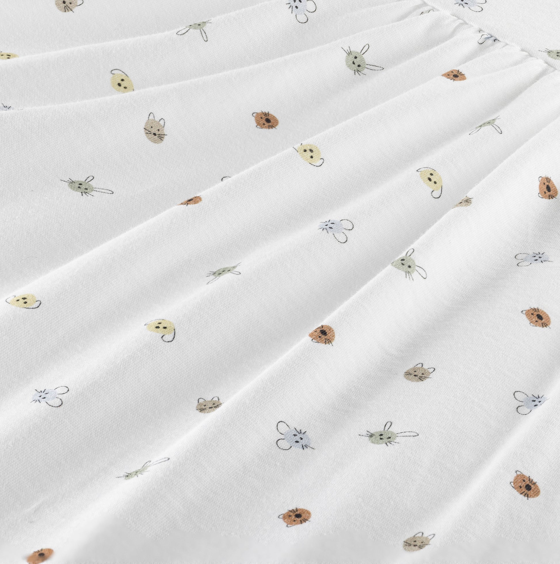 Organic Cotton Baby Body Kurzarm in Design snuggles als Detailaufnahme