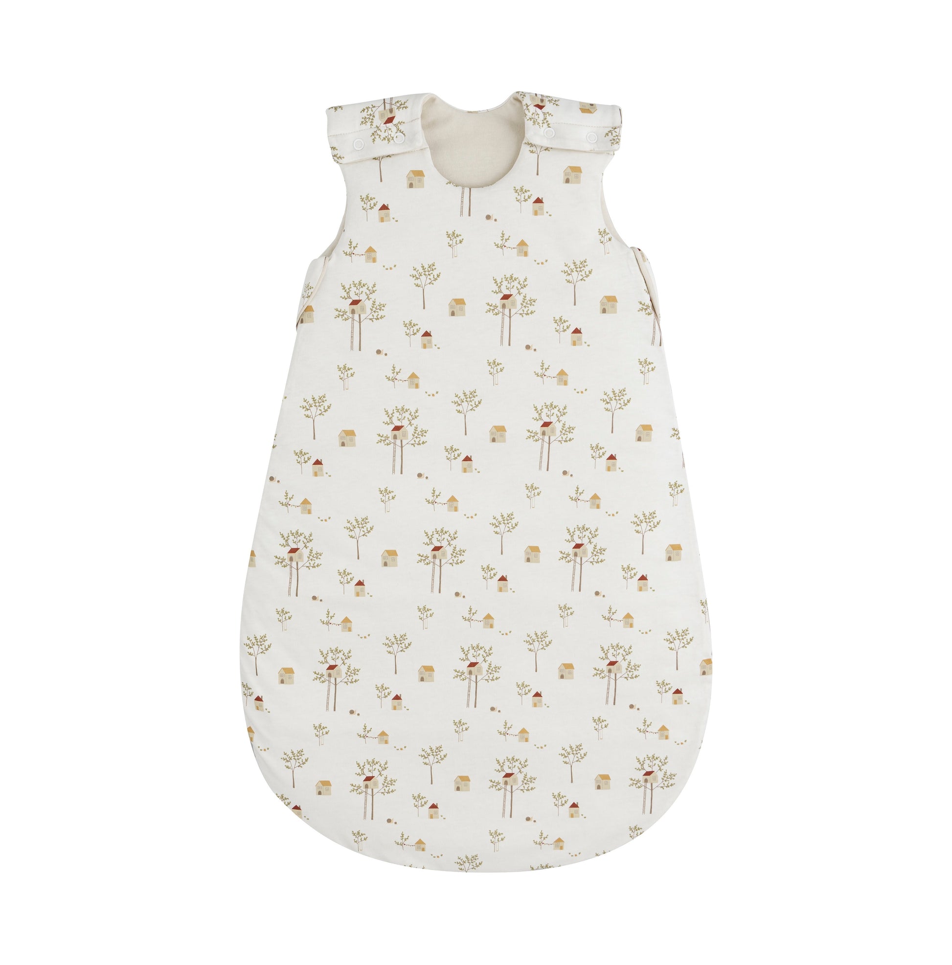 Frontansicht des Ganzjahres mitwachsenden Jersey-Schlafsacks für Babys in der Designvariante Treehouse mit Baumhäuser-Muster, ärmellos und mit durchgehendem Reißverschluss seitlich.