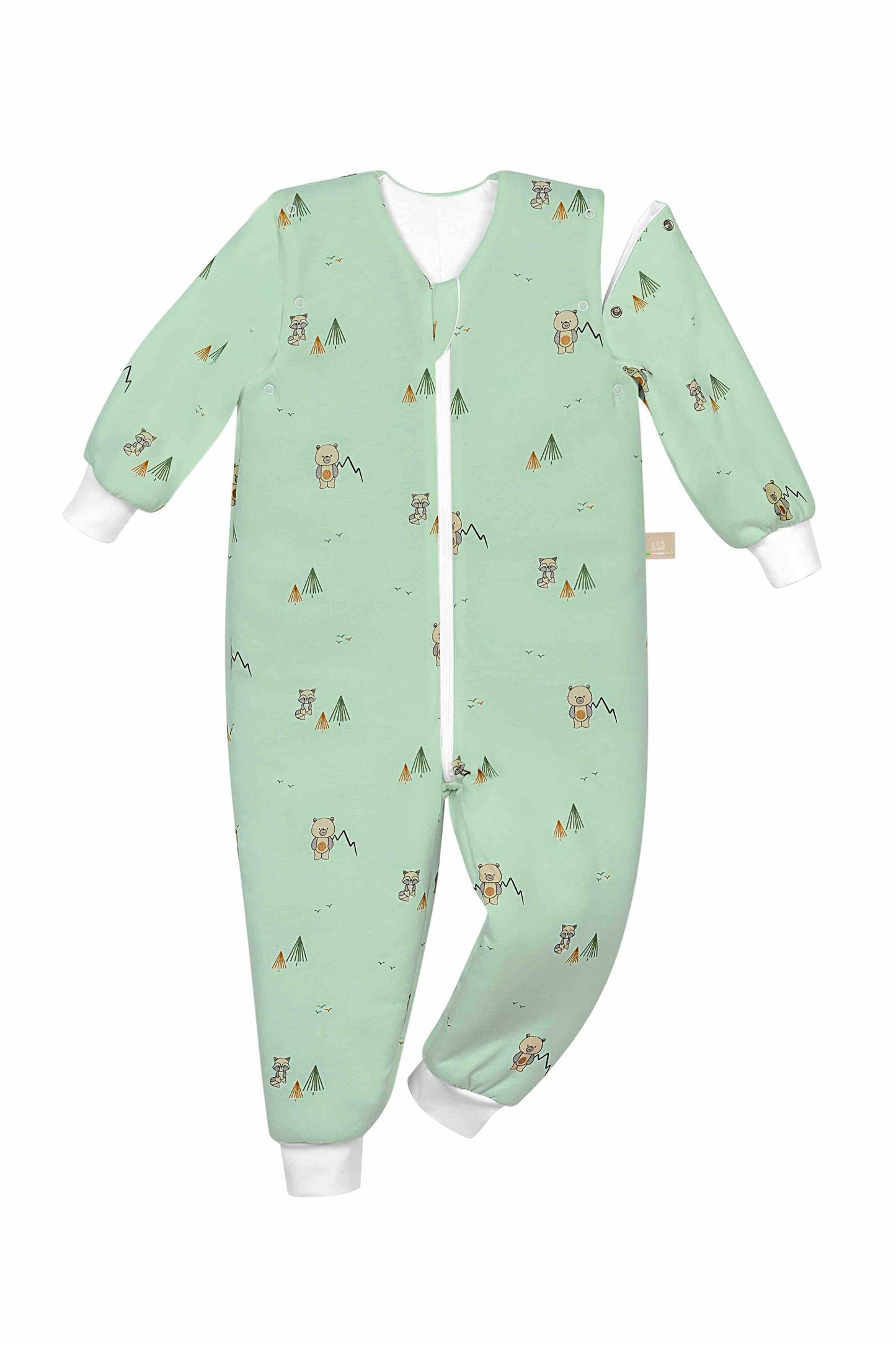 Detailaufnahme des Hopsi wattierten Babyschlafsacks in der Designvariante Twofriends Greenery, mit Wattierung und Armweg-Öffnung, Frontansicht und Reißverschluss sichtbar.
